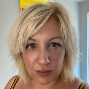 Meet your Posher, Dee